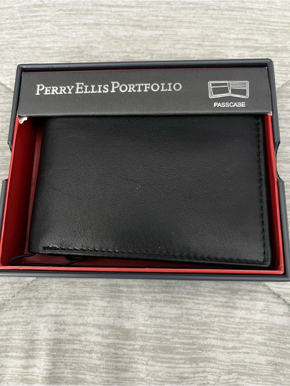 Perry Ellis Black Leather Passcase bifold Wallet